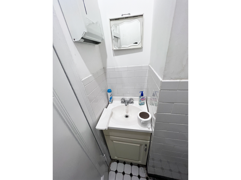 EXIST. UNISEX BATHROOM